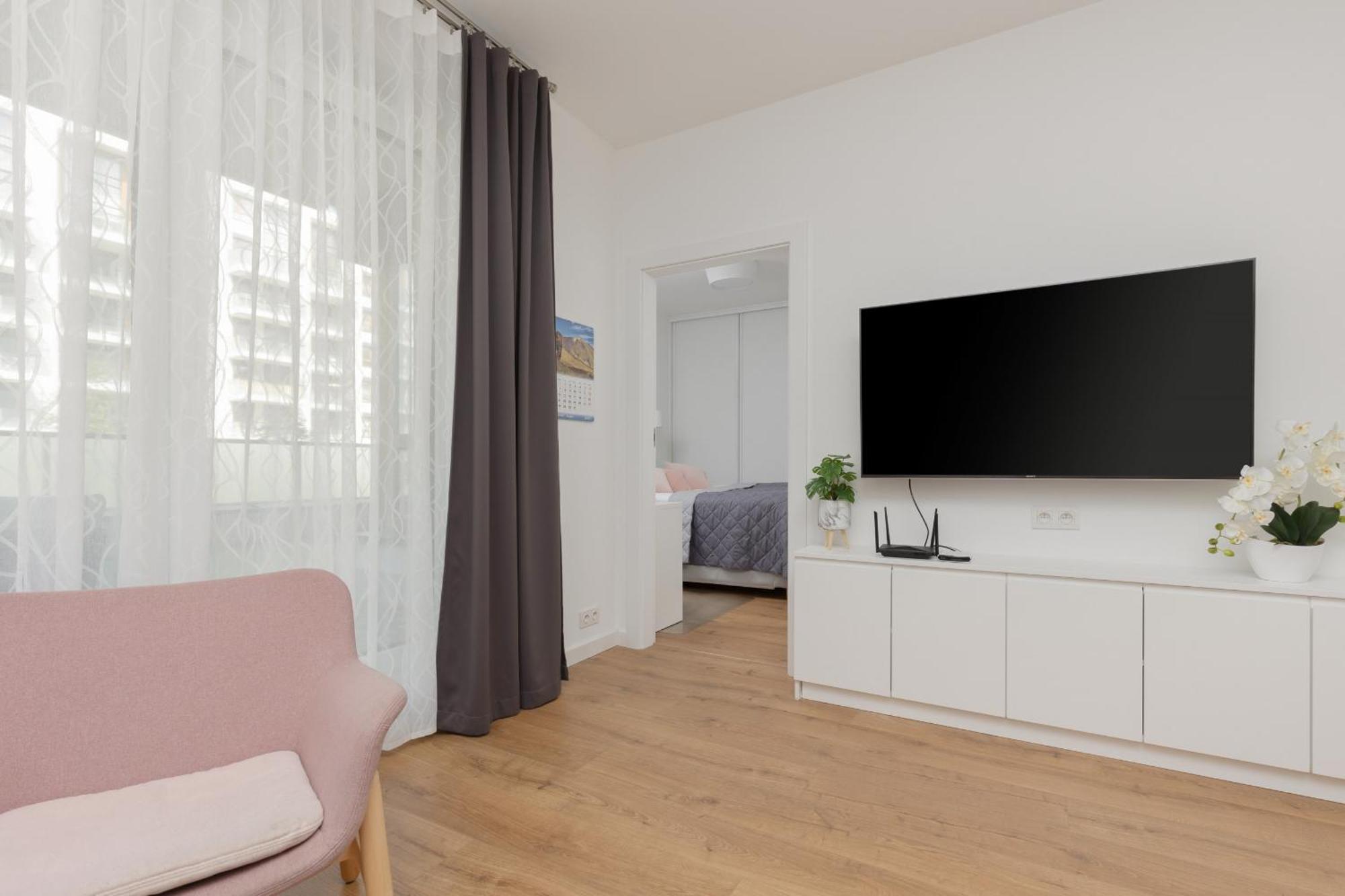Zoliborz Artystyczny With Terrace & Parking By Renters Warszawa